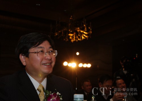  ��114�T�������E������񿂽�(j��ng)��¶���_�ĵ�΢Ц