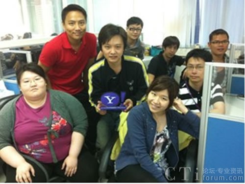 林威旭先生(中間)及獲獎團隊