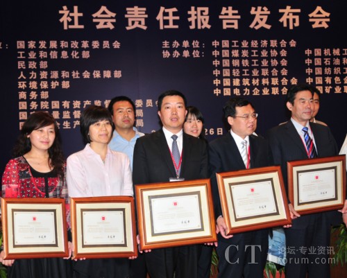 �Ϻ�ؐ���hί����ӛ����(zh��)�и�����ꐂ����I(l��ng)ȡ�C��